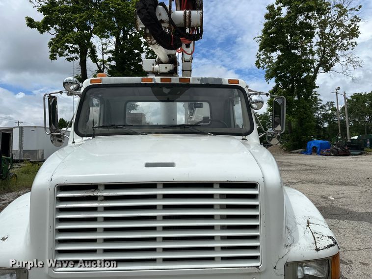 image for item EA4935 2001 International 4700 bucket truck