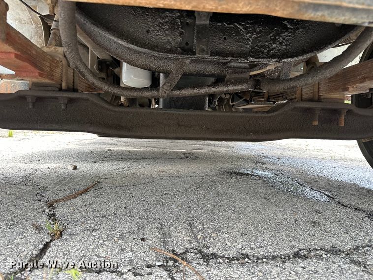 image for item EA4935 2001 International 4700 bucket truck