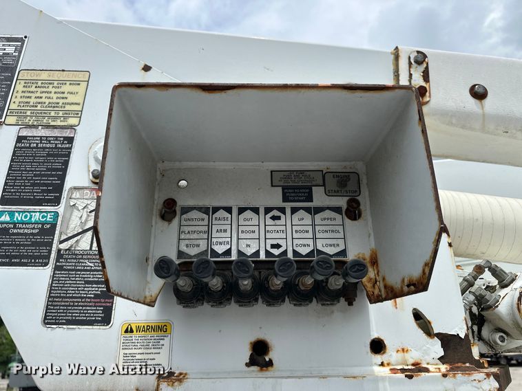 image for item EA4935 2001 International 4700 bucket truck