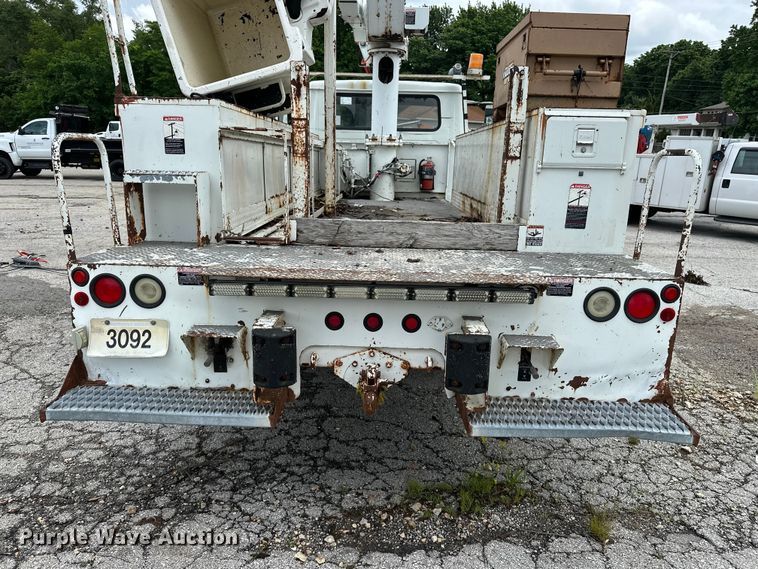 image for item EA4935 2001 International 4700 bucket truck