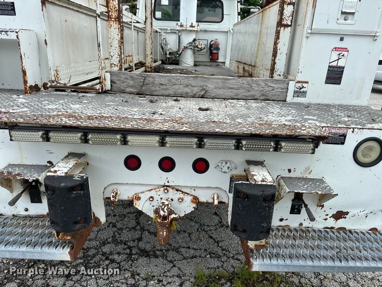 image for item EA4935 2001 International 4700 bucket truck