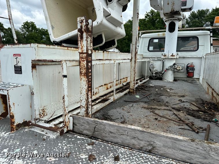 image for item EA4935 2001 International 4700 bucket truck
