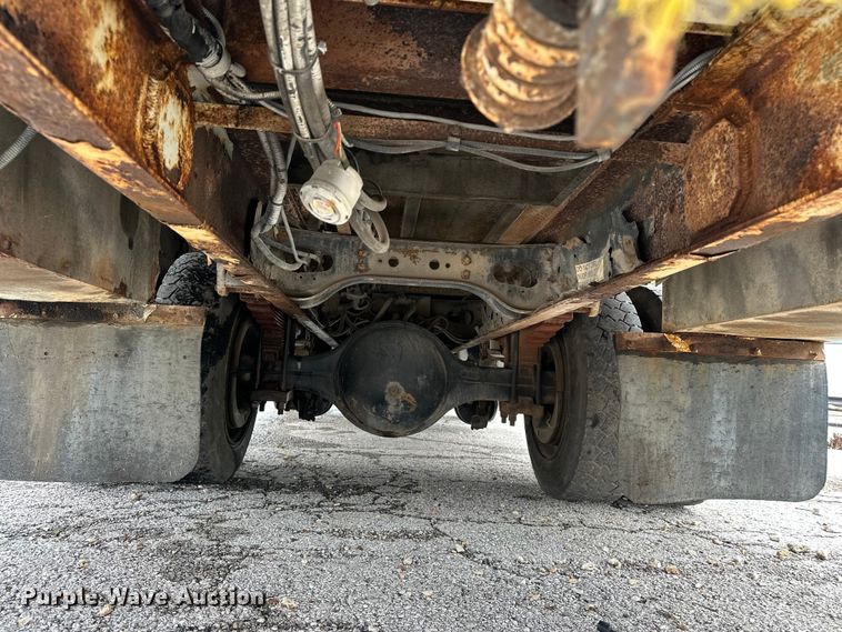 image for item EA4935 2001 International 4700 bucket truck
