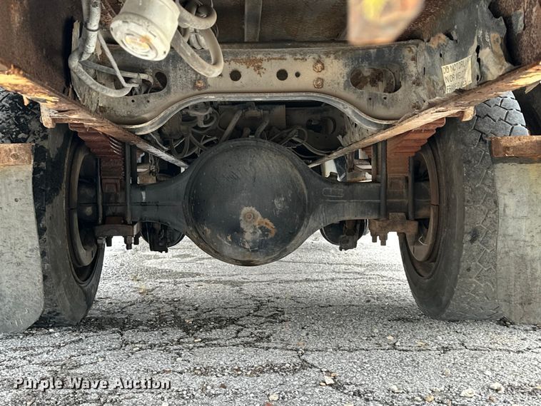image for item EA4935 2001 International 4700 bucket truck