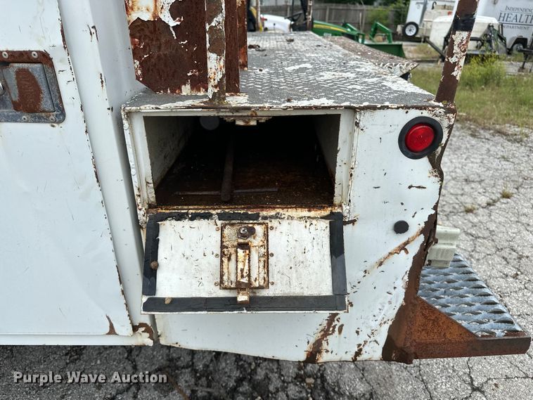 image for item EA4935 2001 International 4700 bucket truck