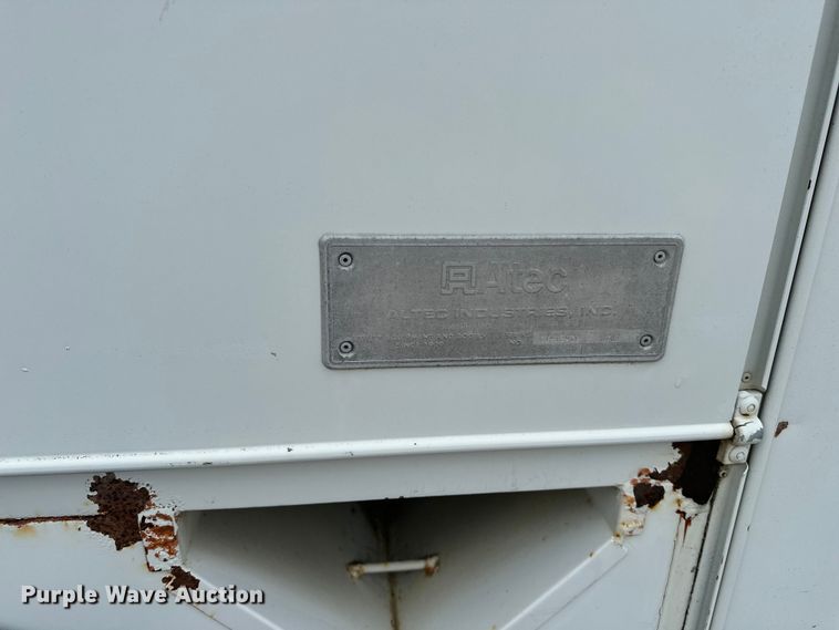 image for item EA4935 2001 International 4700 bucket truck
