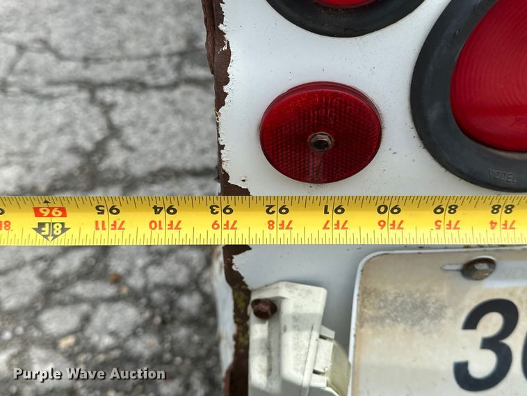 image for item EA4935 2001 International 4700 bucket truck