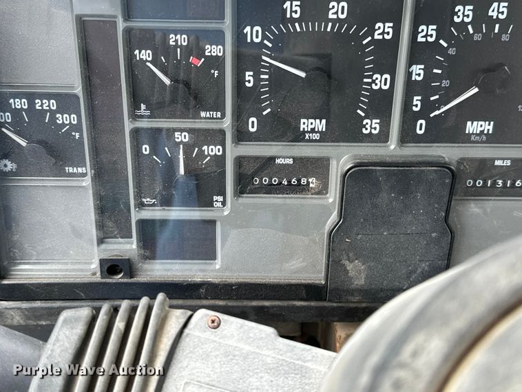 image for item EA4935 2001 International 4700 bucket truck