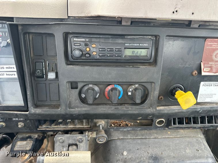 image for item EA4935 2001 International 4700 bucket truck