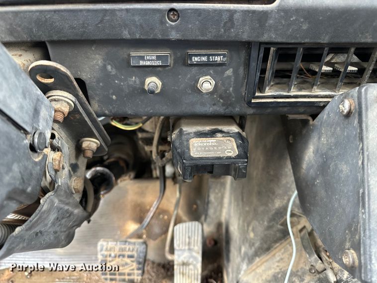 image for item EA4935 2001 International 4700 bucket truck