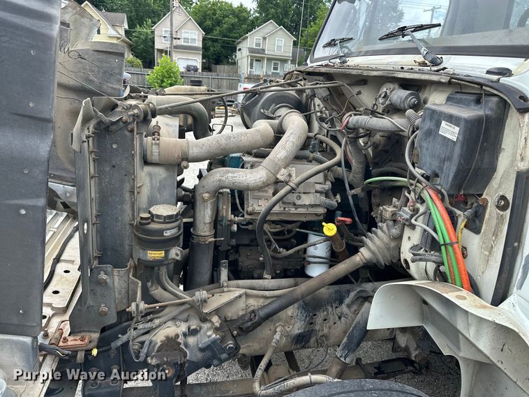 image for item EA4935 2001 International 4700 bucket truck