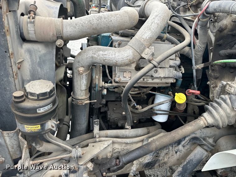 image for item EA4935 2001 International 4700 bucket truck