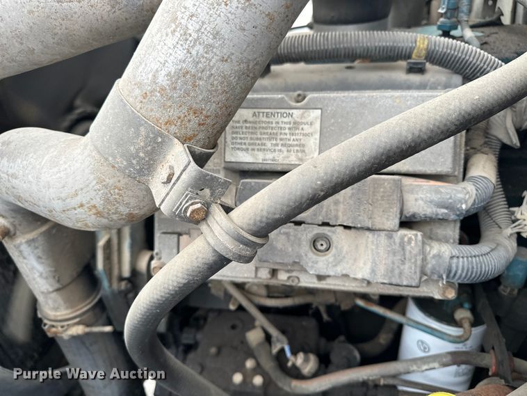 image for item EA4935 2001 International 4700 bucket truck