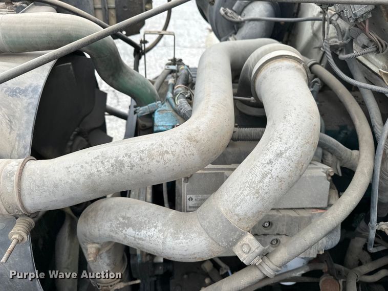 image for item EA4935 2001 International 4700 bucket truck