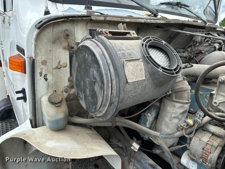 image for item EA4935 2001 International 4700 bucket truck