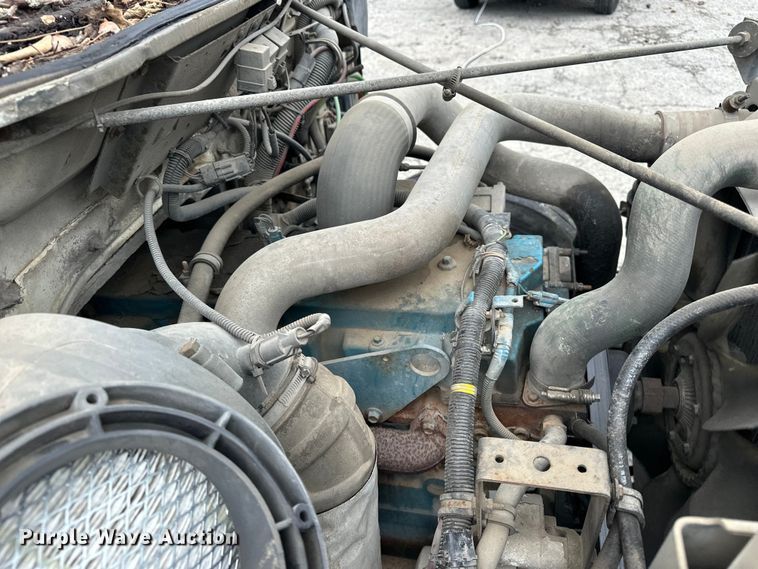 image for item EA4935 2001 International 4700 bucket truck