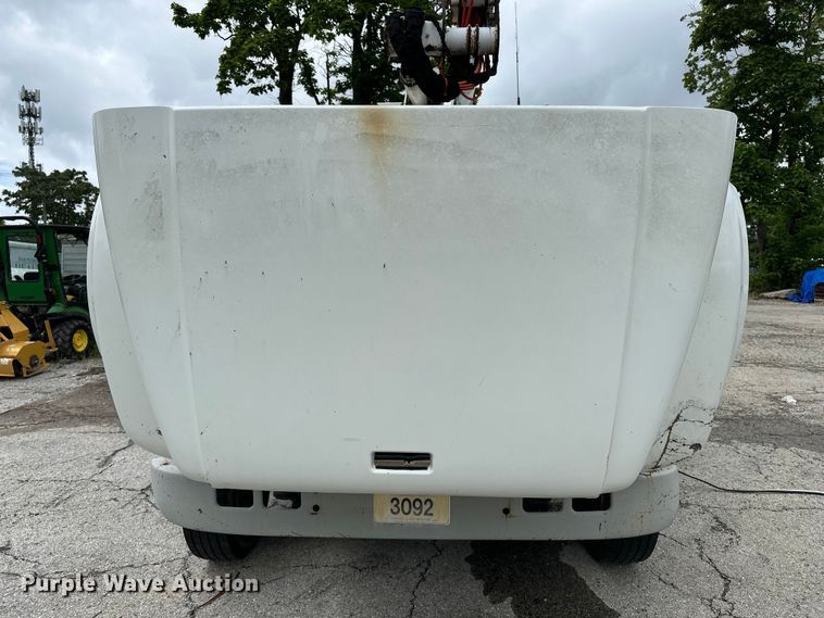 image for item EA4935 2001 International 4700 bucket truck