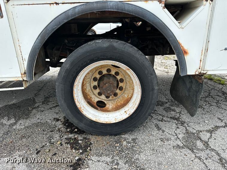 image for item EA4935 2001 International 4700 bucket truck