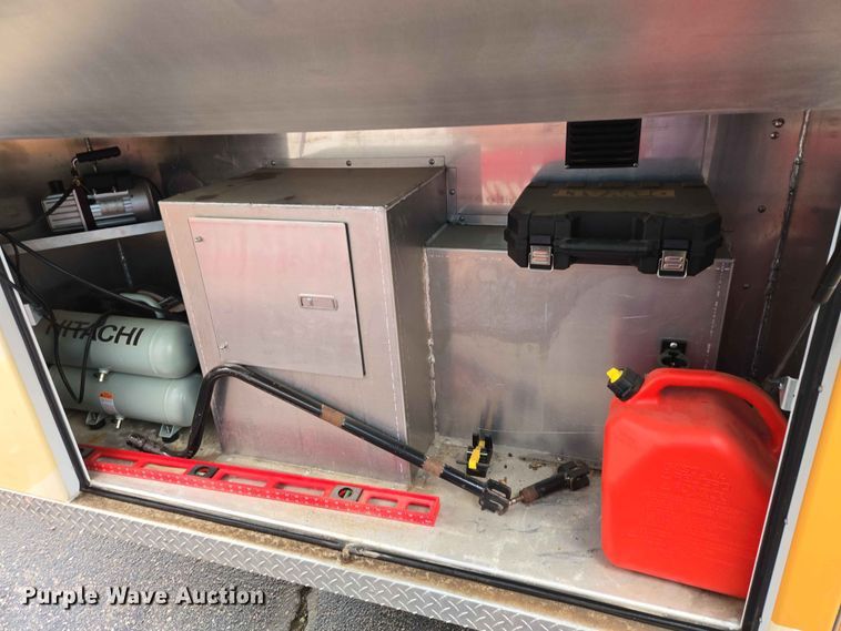 image for item EB1473 2015 Trail King Industries TK40CF medical training trailer