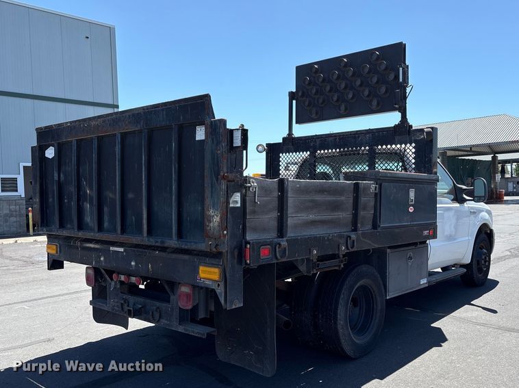 image for item EC8343 2006 Ford F350 Super Duty flatbed pickup truck