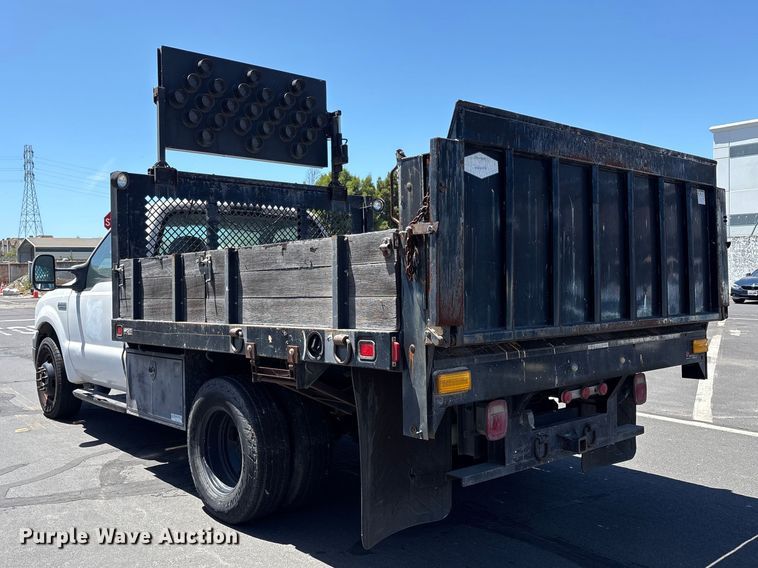 image for item EC8343 2006 Ford F350 Super Duty flatbed pickup truck