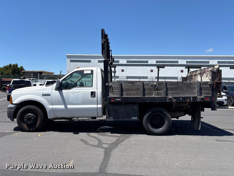 image for item EC8343 2006 Ford F350 Super Duty flatbed pickup truck
