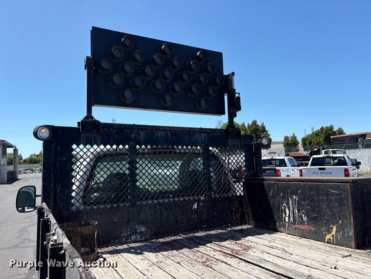 image for item EC8343 2006 Ford F350 Super Duty flatbed pickup truck