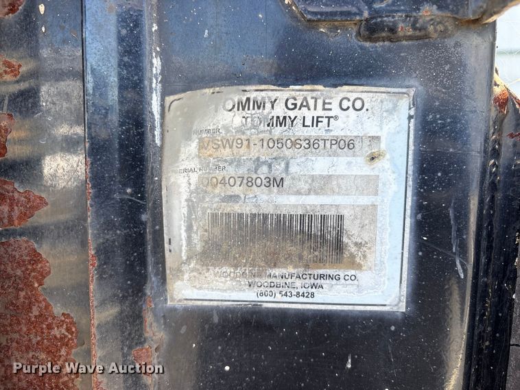 image for item EC8343 2006 Ford F350 Super Duty flatbed pickup truck