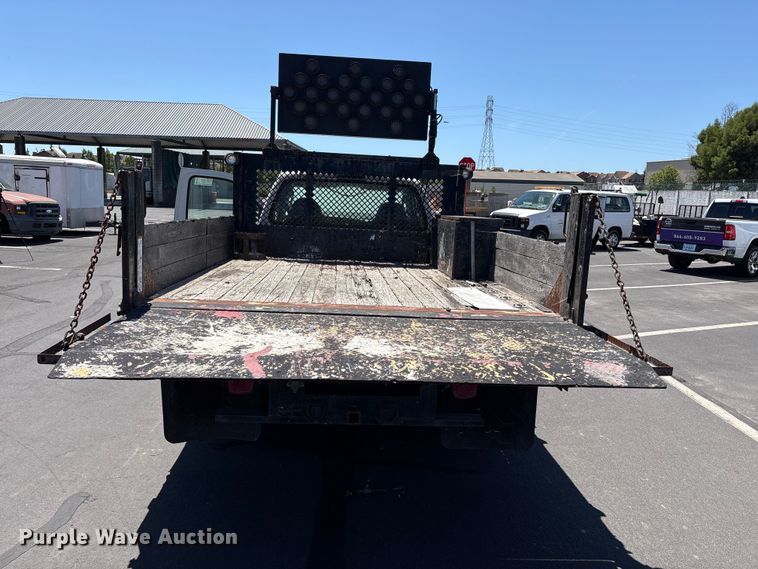 image for item EC8343 2006 Ford F350 Super Duty flatbed pickup truck