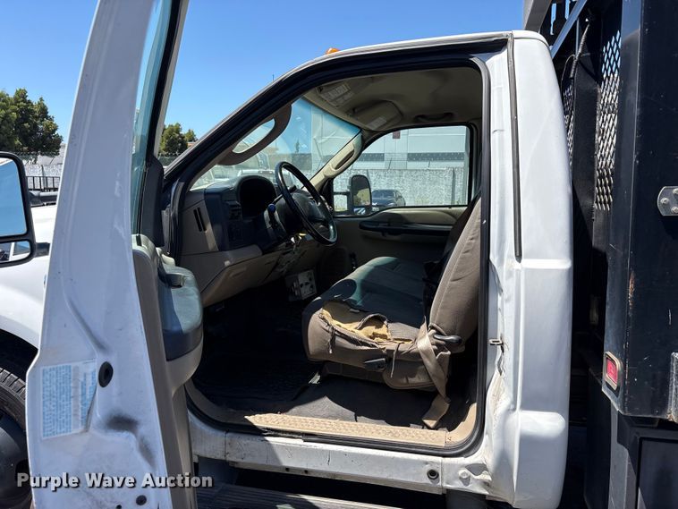 image for item EC8343 2006 Ford F350 Super Duty flatbed pickup truck