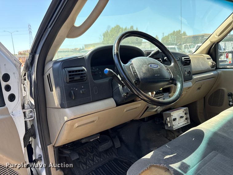 image for item EC8343 2006 Ford F350 Super Duty flatbed pickup truck