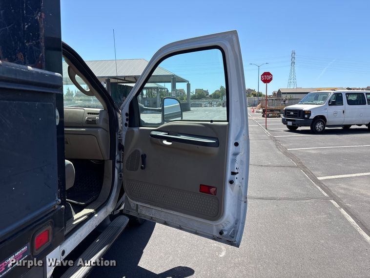 image for item EC8343 2006 Ford F350 Super Duty flatbed pickup truck