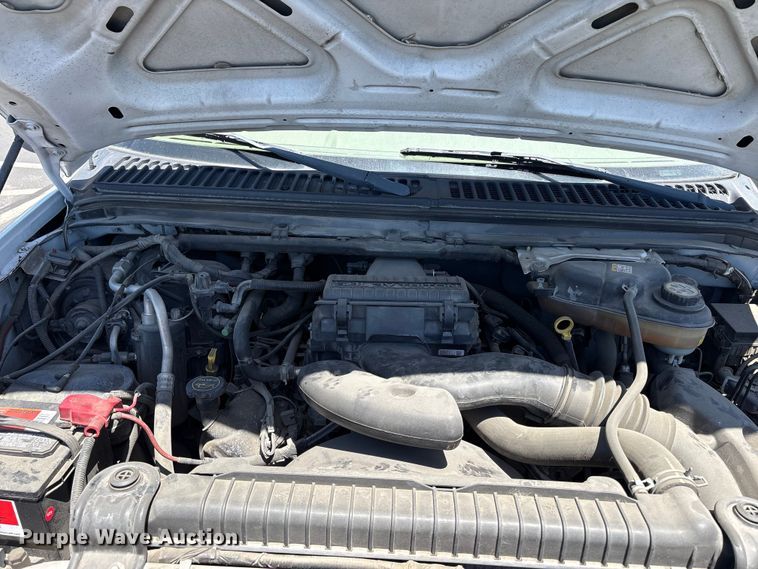 image for item EC8343 2006 Ford F350 Super Duty flatbed pickup truck