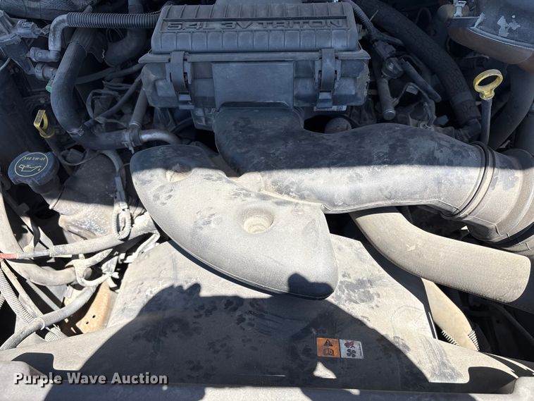 image for item EC8343 2006 Ford F350 Super Duty flatbed pickup truck