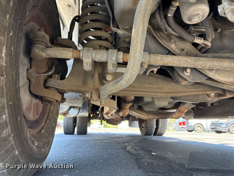 image for item EC8343 2006 Ford F350 Super Duty flatbed pickup truck
