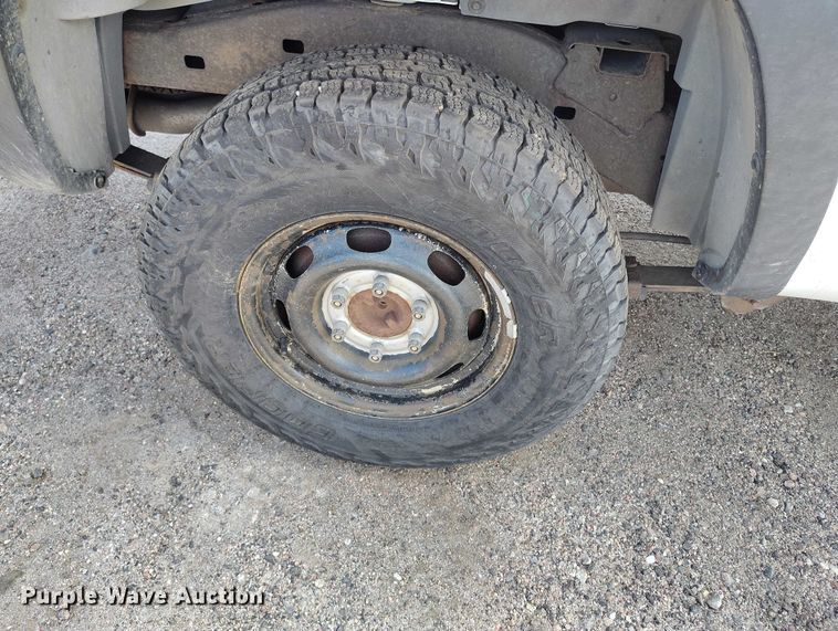 image for item ED0034 2005 Chevrolet Colorado Ext. Cab pickup truck