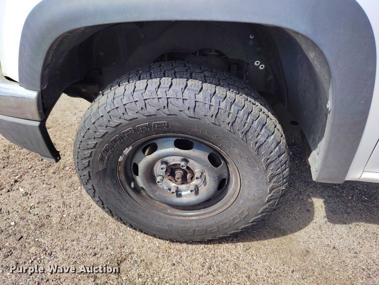 image for item ED0034 2005 Chevrolet Colorado Ext. Cab pickup truck