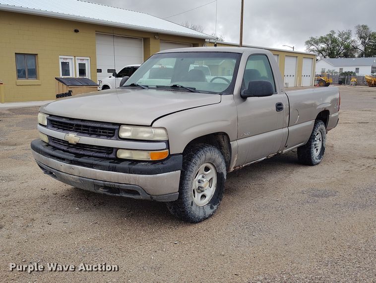 image for item ED0117 2001 Chevrolet Silverado 1500 pickup truck