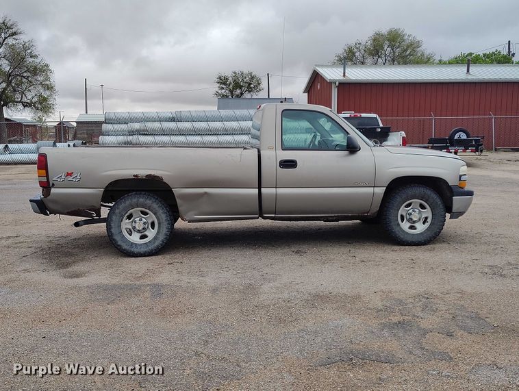 image for item ED0117 2001 Chevrolet Silverado 1500 pickup truck