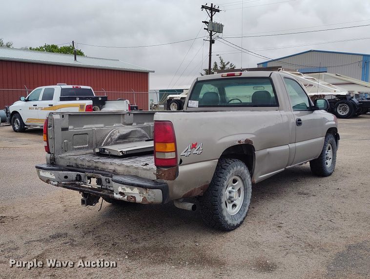 image for item ED0117 2001 Chevrolet Silverado 1500 pickup truck