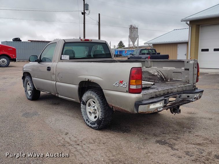 image for item ED0117 2001 Chevrolet Silverado 1500 pickup truck