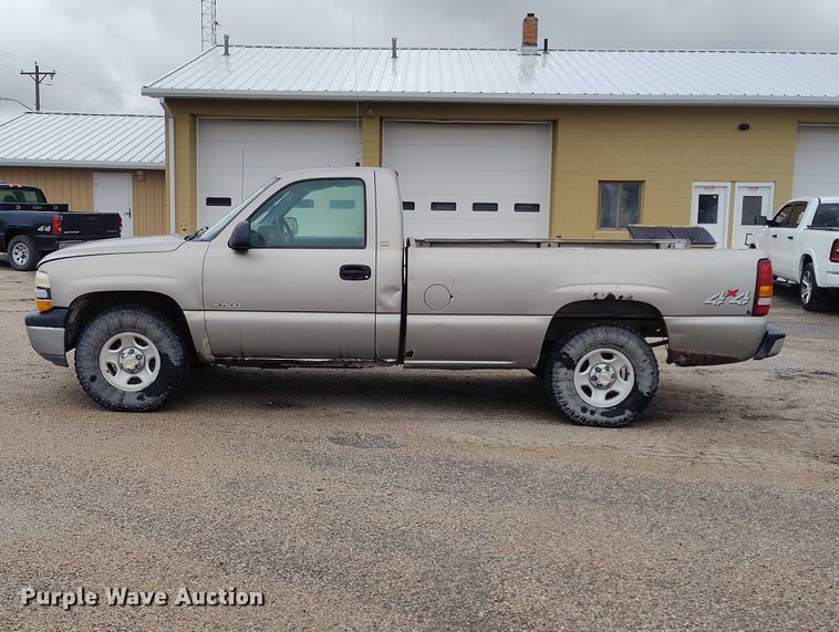 image for item ED0117 2001 Chevrolet Silverado 1500 pickup truck