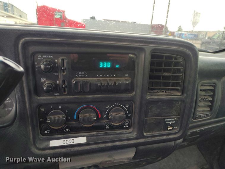 image for item ED0117 2001 Chevrolet Silverado 1500 pickup truck