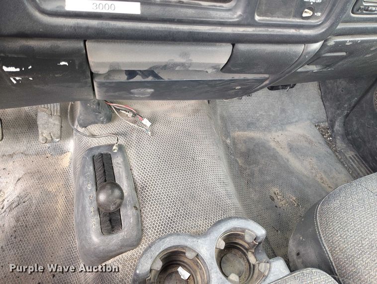 image for item ED0117 2001 Chevrolet Silverado 1500 pickup truck