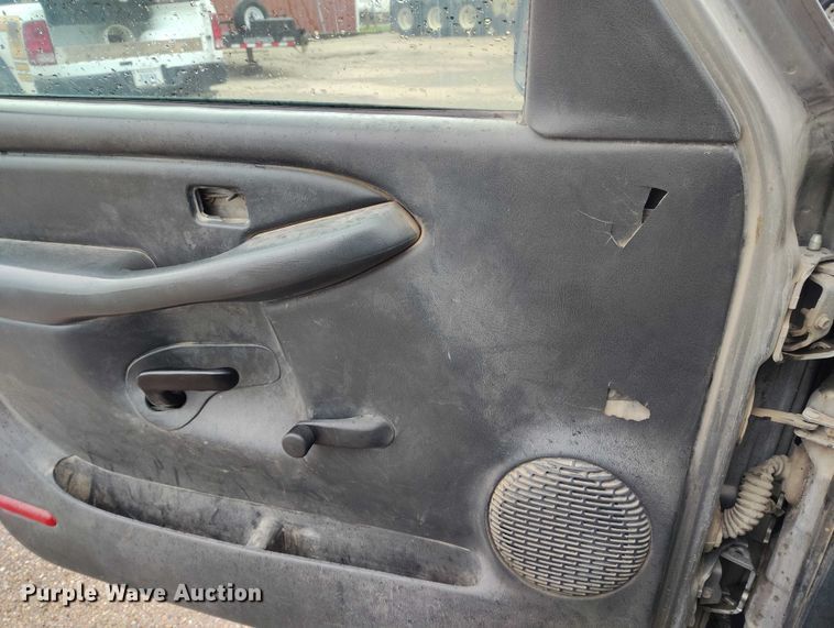 image for item ED0117 2001 Chevrolet Silverado 1500 pickup truck