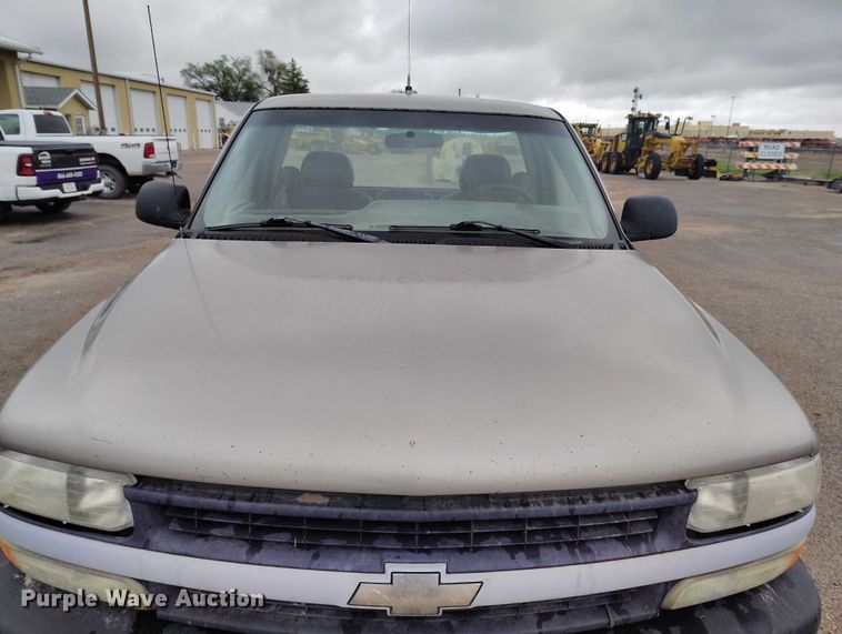 image for item ED0117 2001 Chevrolet Silverado 1500 pickup truck