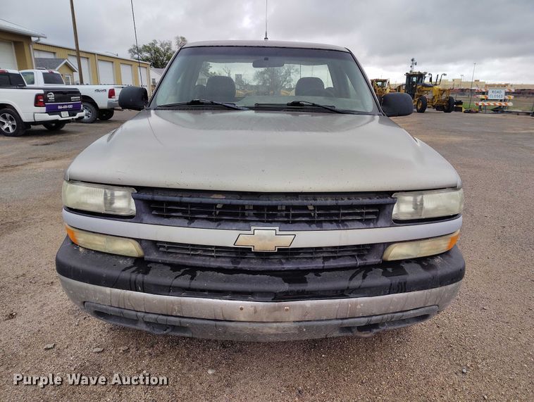 image for item ED0117 2001 Chevrolet Silverado 1500 pickup truck