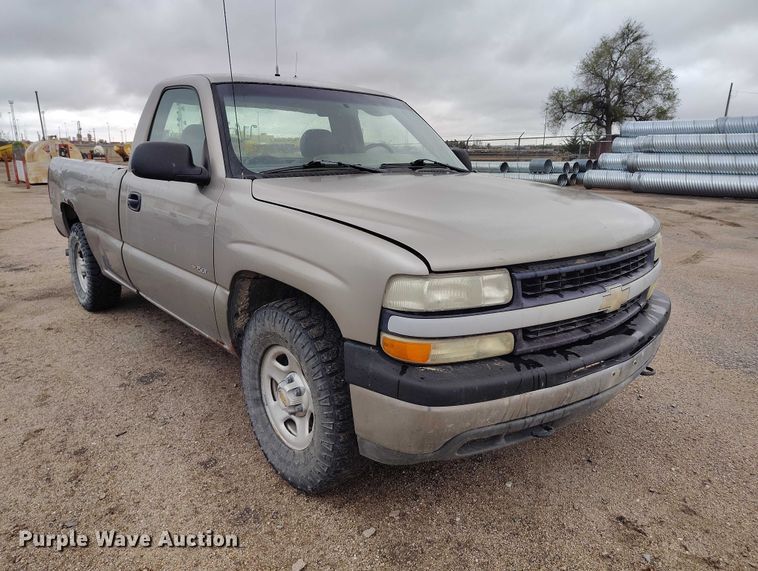 image for item ED0117 2001 Chevrolet Silverado 1500 pickup truck