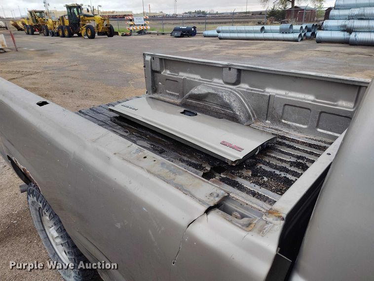 image for item ED0117 2001 Chevrolet Silverado 1500 pickup truck