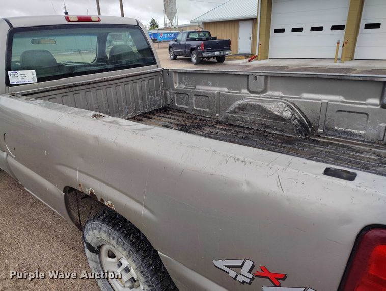 image for item ED0117 2001 Chevrolet Silverado 1500 pickup truck